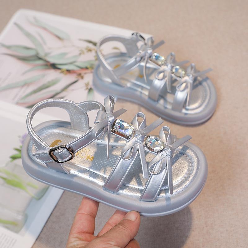 

Summer Beautiful Student Water Diamond Bow Children s Casual Sandals Fashion Cute Cartoon Comfortable Elegant Girls Sandals 26Insole16.5cm серебряный