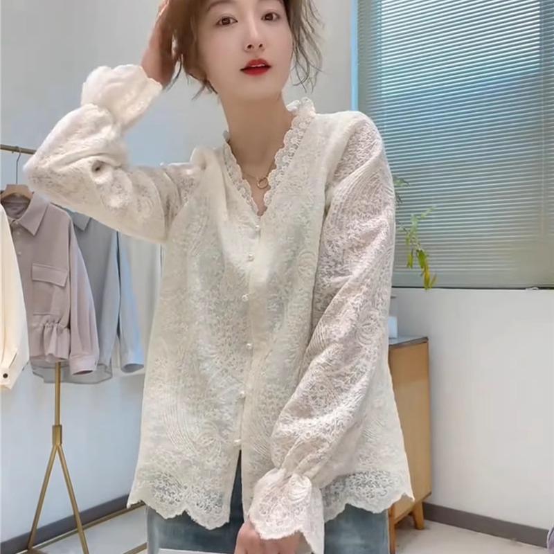 Trendy Spring 2025 V-Neck Long-Sleeve Petite French Lace Blouse for Women