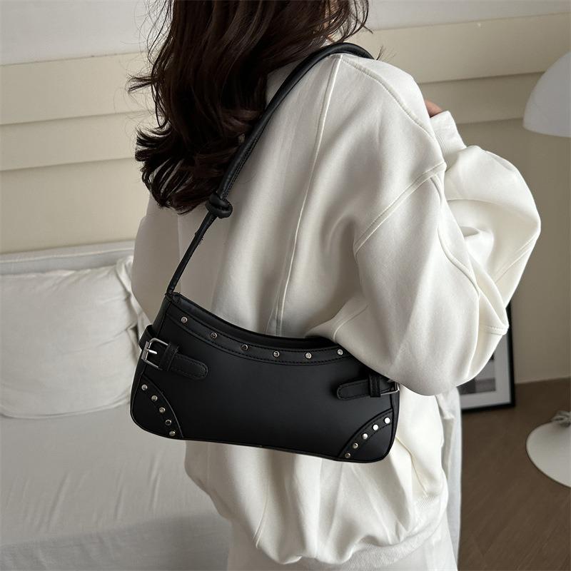 Retro fashion underarm bag women's new trendy rivet locomotive bag high-end niche versatile baguette bag