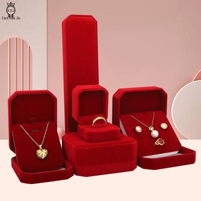 Achteckige Schmuck-Geschenkbox in Rotem Samt für Ringe, Anhänger, Armbänder und Halsketten