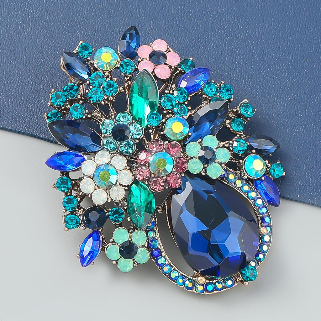 Luxury Women Men Full Crystal Exquisite Badges Brooch Pin Fashion Trendy Flower Jewelry Party Banquet Buckle Pins