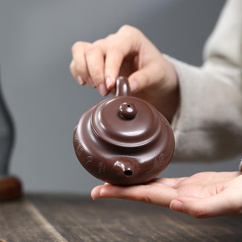 190ml Yixing Purple Clay Teapot Famous Artists Hand Carved Tea Pot Tea Infuser Kettle Chinese Handmade Raw Ore Zisha Tea Set