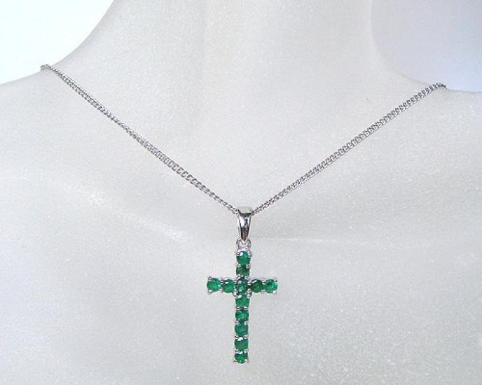 [Your and My Jewelry Box] Natural Emerald 0.5 Carat Cross Pendant Necklace [May Birthstone] 10053