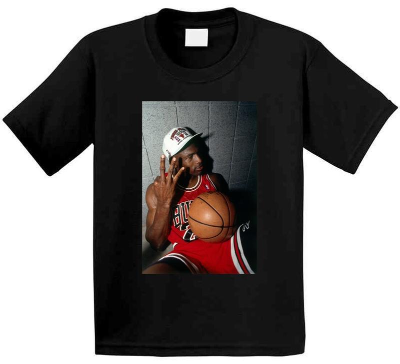 Camiseta Unissex Preta de Fã do Campeonato de Basquete dos Bulls de Michael Jordan - 3 Títulos