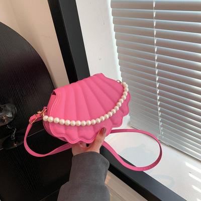 Crossbody kabelka v tvare mušle Módna mini taška cez rameno Dámska kabelka s umelou perličkovou retiazkou