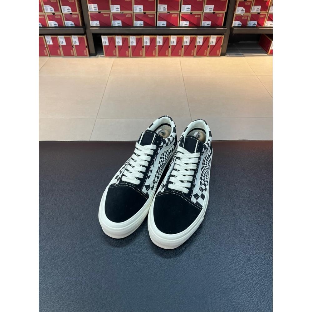 

Vans Unisex Mte Old School Sneakers Mte Oldskool Radial Checkerboard Black Vn000cy2t5o blacks/220