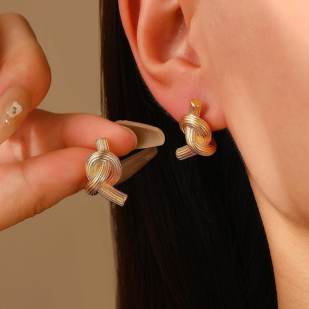 European & American Cold Style Metal Stud Earrings: Retro, High-End, Smooth Design with Personality Ear Cuffs