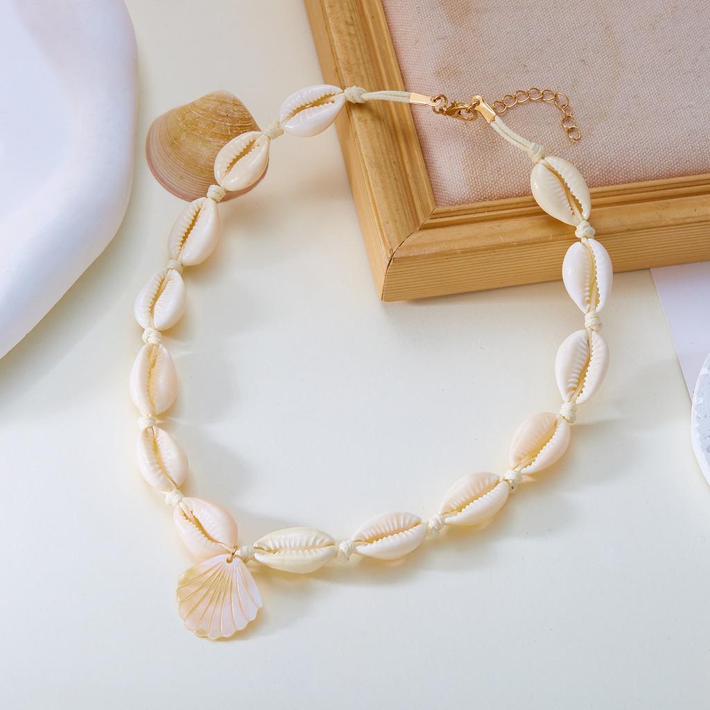 Bohemian Pearl Shell Choker Necklace For Women Boho Beach Shell Pendant Rope Chain Necklace Summer Vacation Jewelry Gift