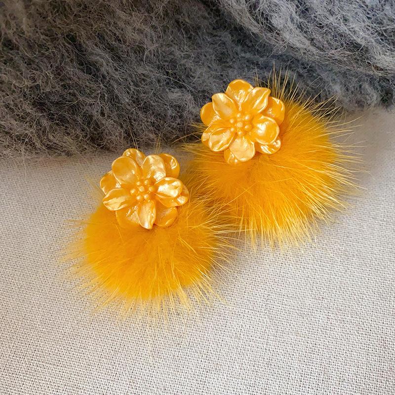 Silver Needle Autumn and Winter Flower Hairball Earrings Retro Premium Atmosphere Earrings Niche Fashion New Earrings Women
