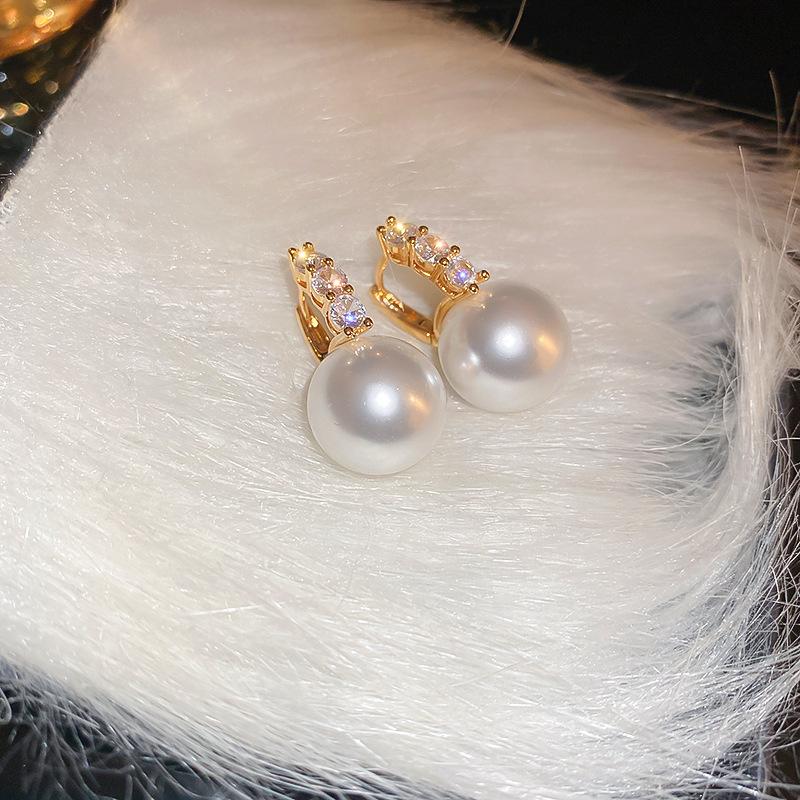 Silver needle zircon butterfly pearl earrings niche design light luxury stud earrings French high-end retro earrings wholesale