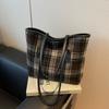 Leisure commuting large-capacity plaid bag women's new autumn and winter versatile shoulder bag casual tote bag