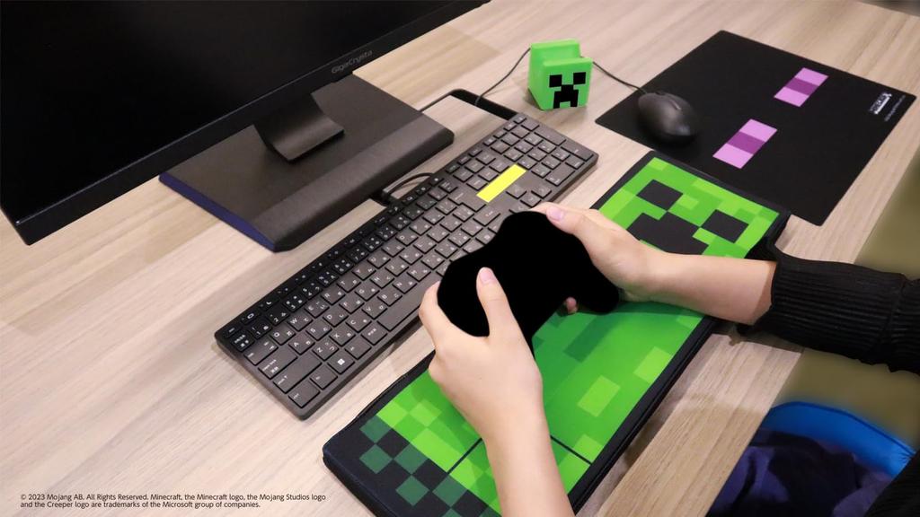 Minecraft Creeper Armrest Cushion