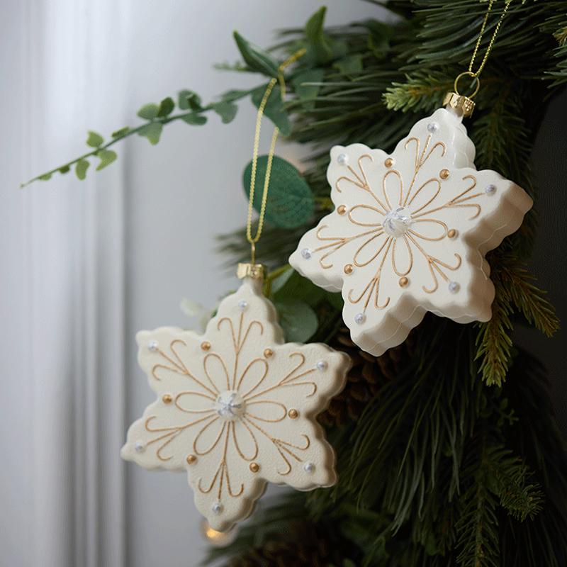 White Christmas Tree Decorations Wreath Snowflake Hanging Pendants Festival Winter Wonderland Ornaments Party Scene Props