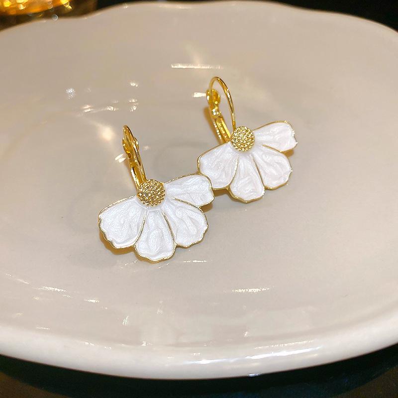 Medieval Vintage Dripping Oil Flower Earrings Retro Niche High-end Earrings Light Luxury Versatile Temperament Earrings Women