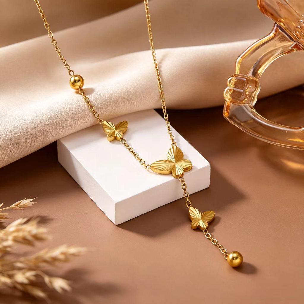 Gold-Plated 3D Butterfly Necklace: Stylish Titanium Steel, Light Luxury Versatile Women's Jewelry.