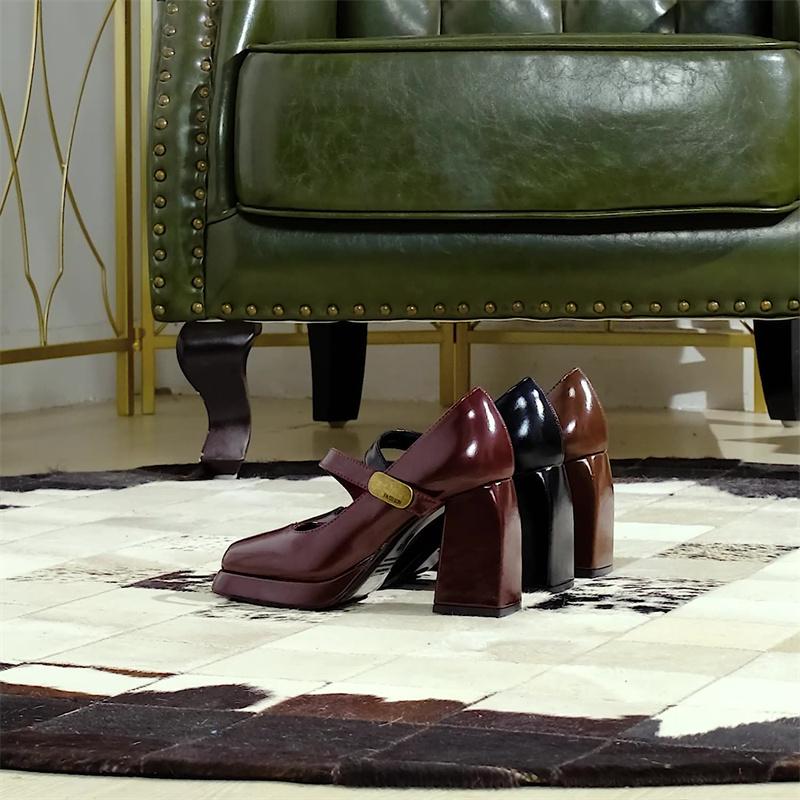 Retro-Stil Europäische und Amerikanische High Heels Damenschuhe Dicke Absätze Wasserdichte Plateau Metallschnalle Einriemen-Einzelschuhe