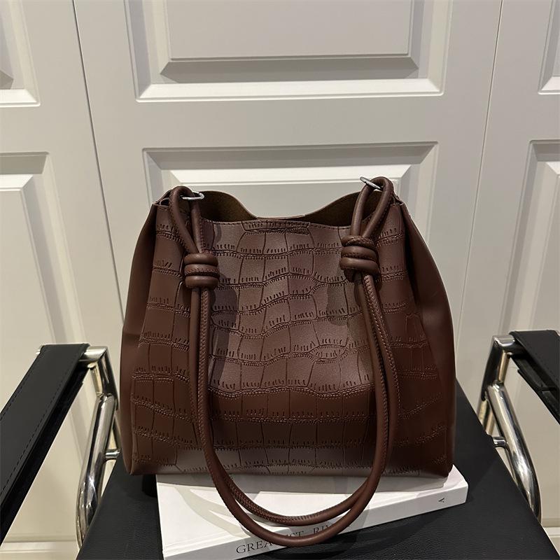 

High-end fashion casual bag women s 2025 new spring and summer portable versatile tote bag Korean version niche underarm bag