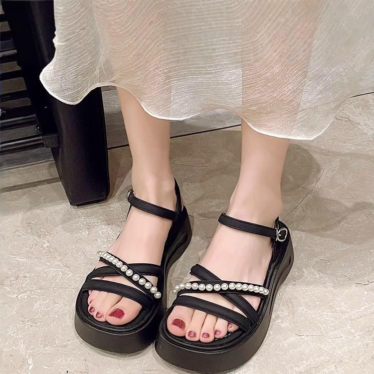 

Thick-soled cool slippers for women s summer wear, new casual and not tired feet, soft soles with skirts and sandals 40 чёрный