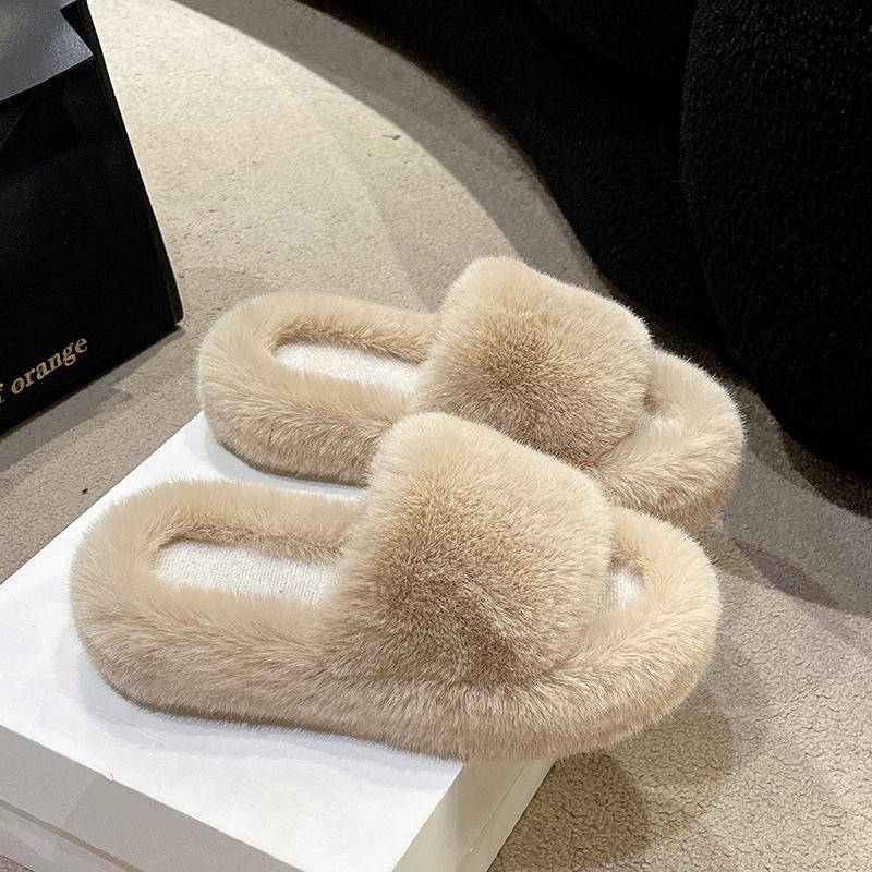 Internet Celebrity Popular Fluffy Shoes Women Wear 2025 New Autumn Chain Fashion Go Out Thick Soled Plush Cotton Slippers