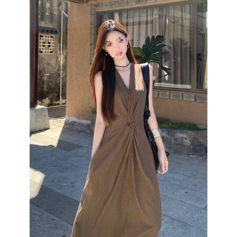 French temperament kink V-neck vest dress women's summer senior design sense waist thin sleeveless a-word long dress