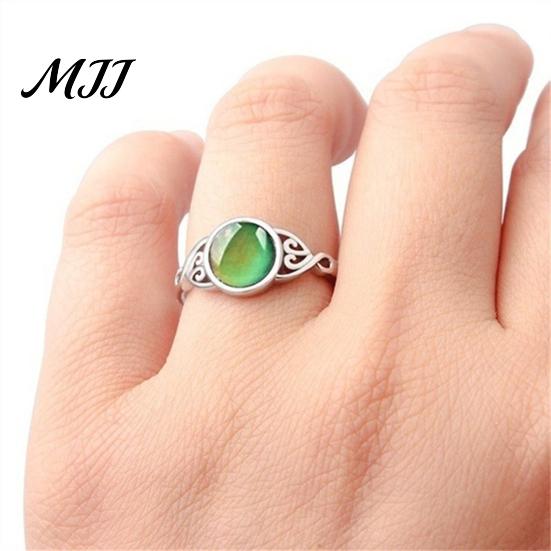 Hollow Vine Ring Color Changing Mood Ring, Temperature Sensitive Stone with Adjustable Alloy Vintage Band, Sweet Fashion Jewelry Gift for Women