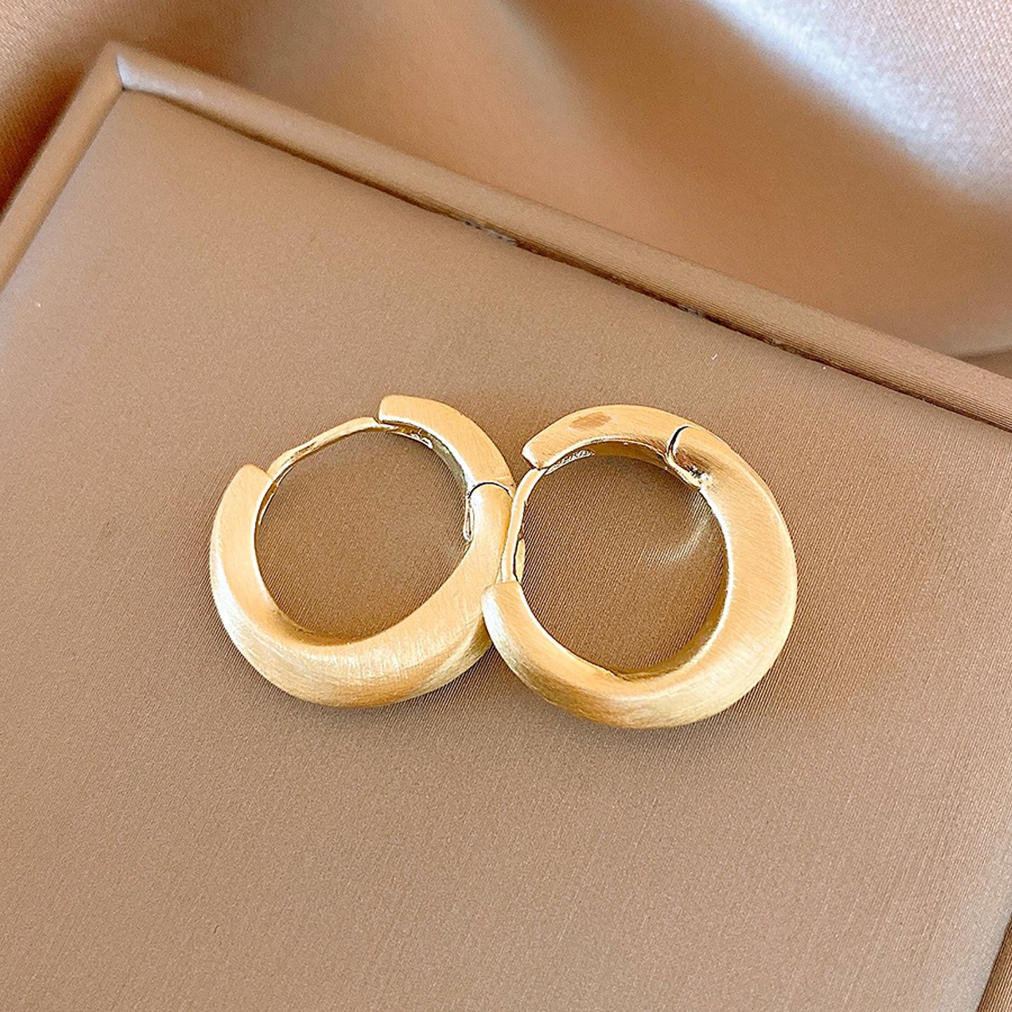 Французские Простые Матовые Геометрические Круглые Серьги-Кольца Закрученные Серьги для Повседневной Носки Женские