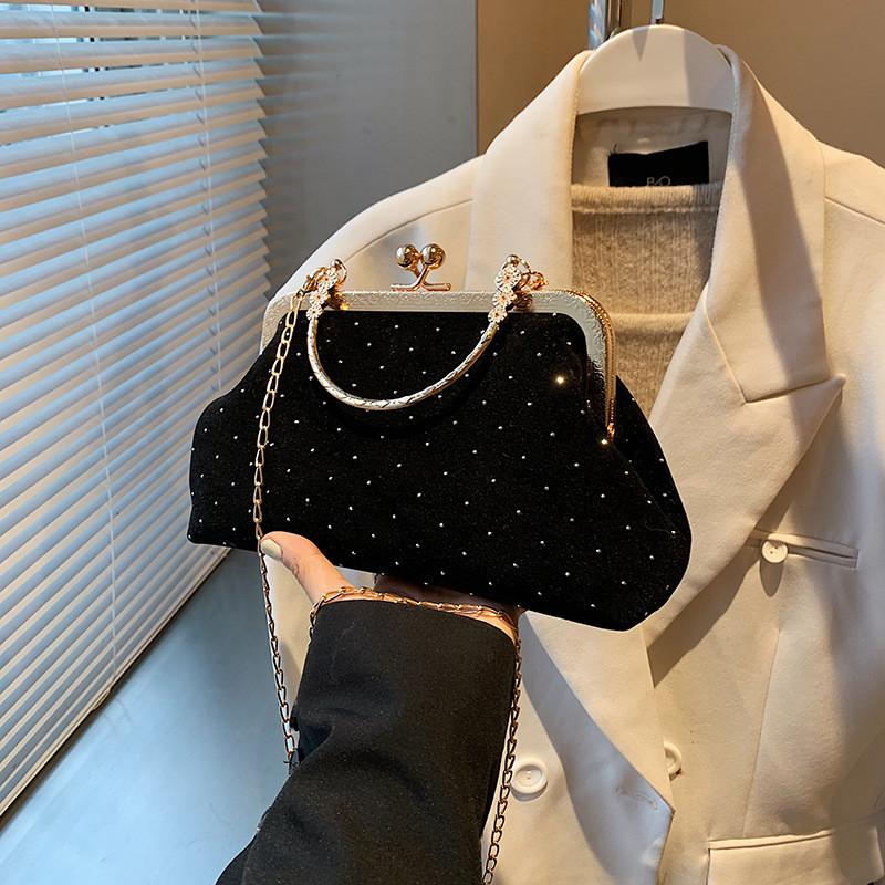 Unique Shell Shaped Bag For Women In Black Brown Pink And Red Casual Stylish Crossbody Pouch