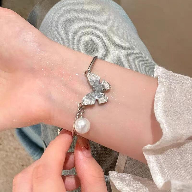 Exquisite Blue Ice Butterfly Pearl Bracelet Refined Trendy Womens Jewelry Hand