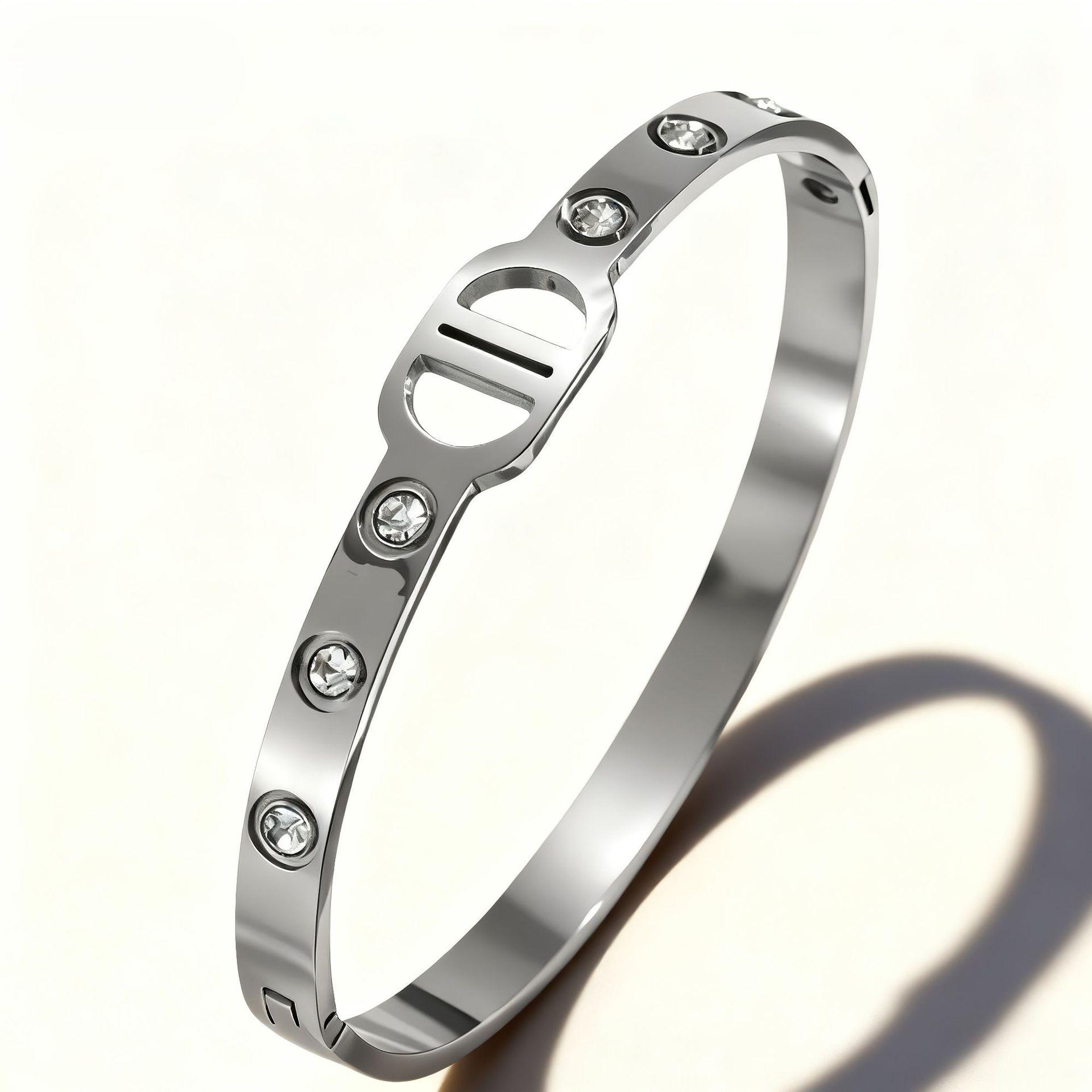 Elegant and Versatile Four-leaf Clover Zircon Girls High-end European and American Bracelet 17CM
