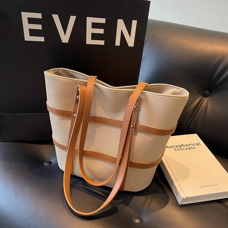 

Женская повседневная сумка-тоут через плечо большой вместимости 2025 новая ретро-текстура универсальная сумочка хаки