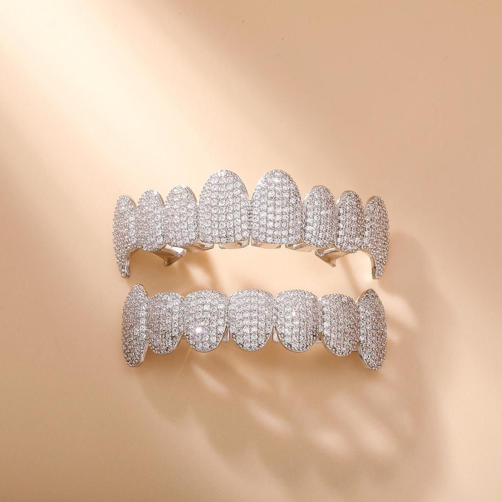 Griglie Hip Hop alla Moda Iced Out Zircone Cubico Diamante Grillz Zanne Fascino Zircone CZ Decorazione Denti Gioielli