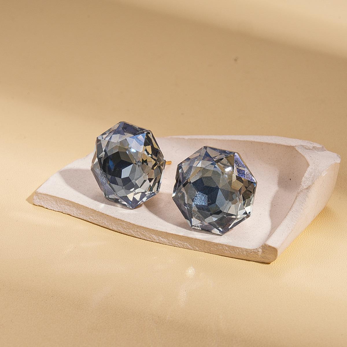 Простые серебряные серьги-гвоздики из стекла, геометрической круглой огранки, универсальные для повседневной носки