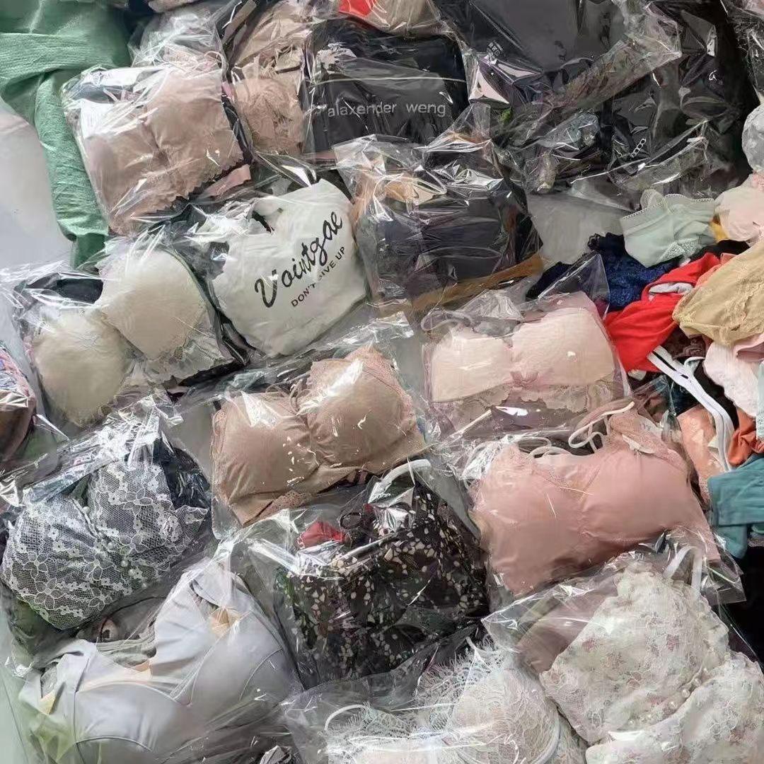 

Бесшовный бюстгальтер-бандо без косточек с красивым дизайном спинки и дышащими нагрудными вкладышами One Size