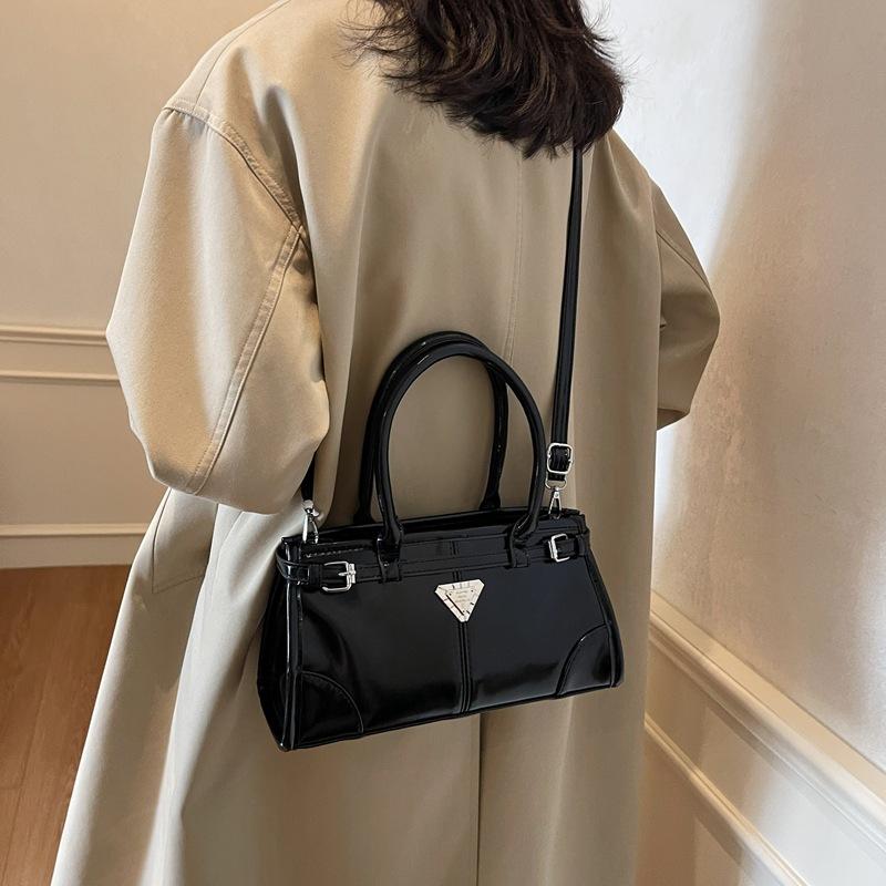 Fashion Portable Small Bag Women's 2025 New Niche Design Shoulder Commuter Bag Simple and Versatile Messenger Bag