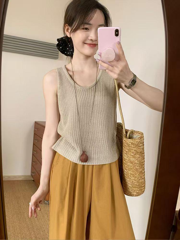 

Chic Round Neck Hollow Vest with Back Buttons - Slim Fit, Flattering Summer Top for Women 2026 One size fits 85-105 jin хакі
