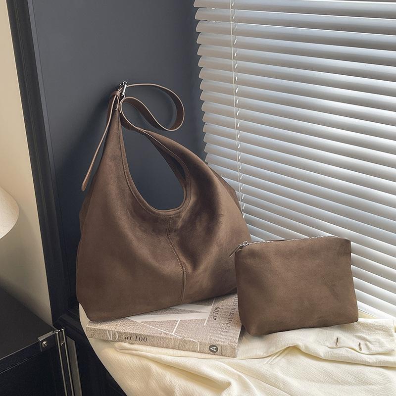 Large-capacity bag women's new autumn and winter casual shoulder armpit bag high-end commuting