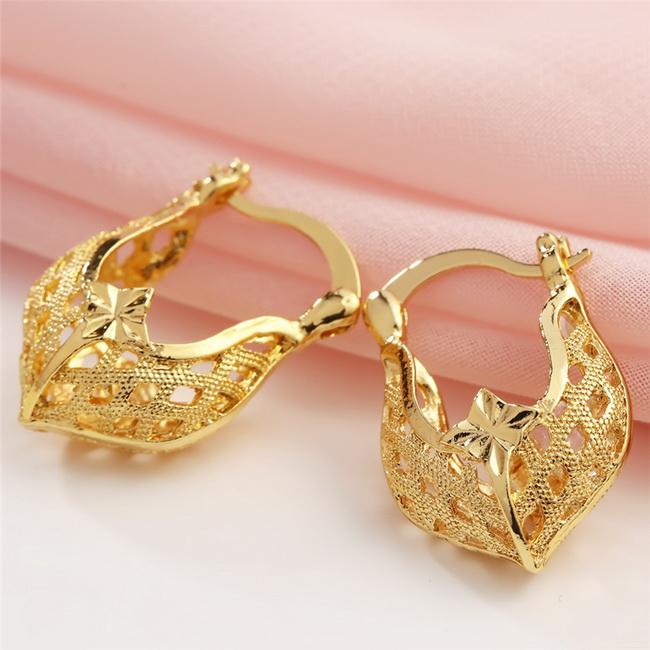 Vintage Simple Geometric Earring Small Circle Hollow Hoop Earrings for Women Golden Color Shiny Fashion Jewelry Wedding Party