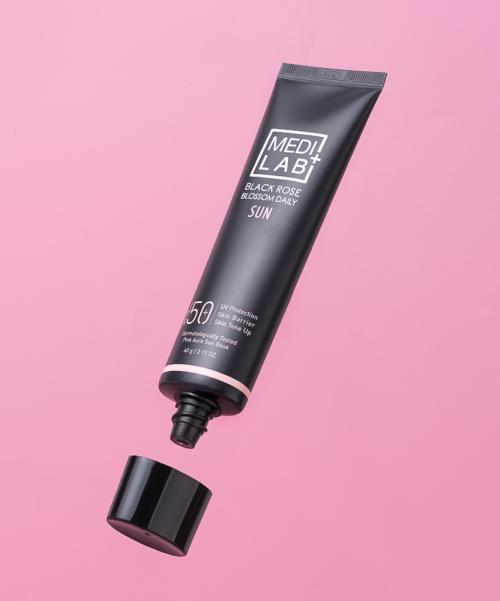[DAYCELLCOSMETICS] Medi Lab Schwarze Rosenblüte Tägliche Feuchtigkeitsspendende Glow Sonnencreme 60g (Lichtschutzfaktor 50+ / PA++++)
