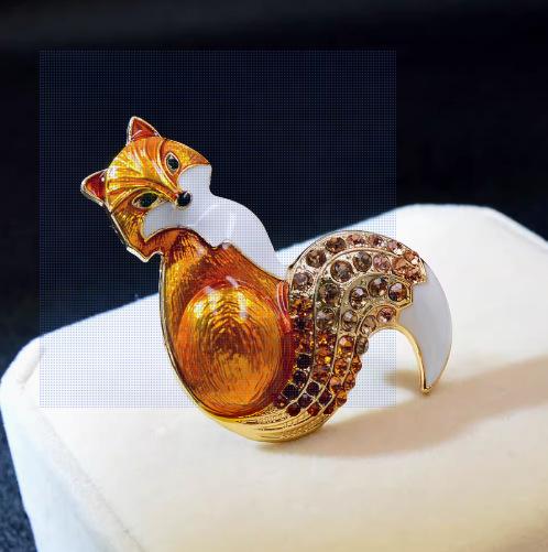 1Pcs Foxes Brooch Cartoon Animal Lapel Pins Corsage for Women Versatile Shiny Corsage Clothing Accessories Gifts