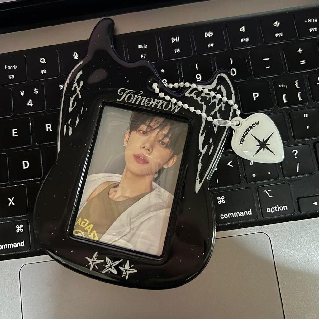 K-pop TXT Guitar Card Holder: PVC Black Display Sleeve for Fan Cards