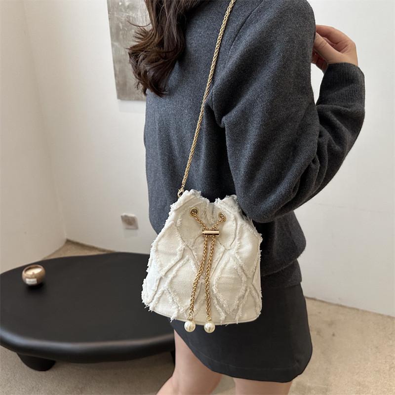 Elegant Black And Pink Canvas Bucket Bag For Women With Chain Shoulder Strap For Trendy Casual Wear