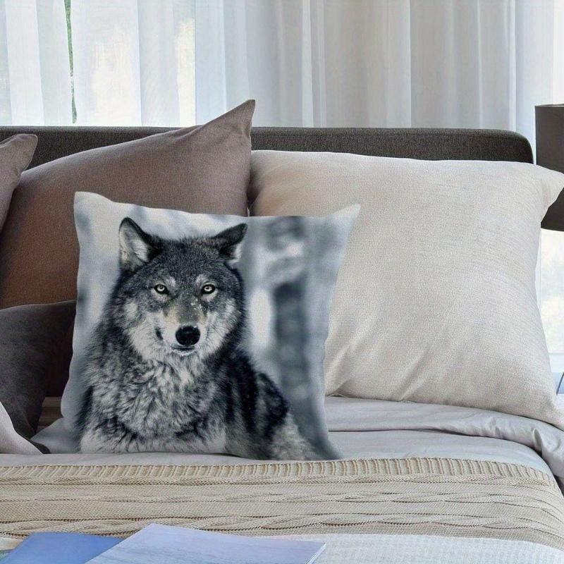 1pc Pillowcase, Winter-themed Wolf-shaped Decorative Pillowcase, Made of Soft and Smooth Polyester Plush Fabric with a Single-sided Printed Pattern, M
