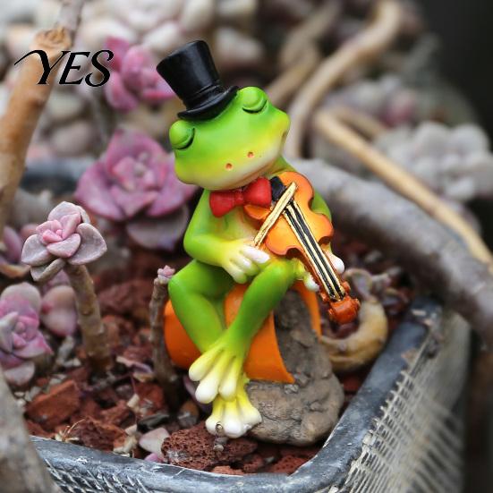 Resin Garden Statues Micro Landscape Ornament, Mini Frog Violin Playing Statue, Durable Unique Gardening Scenery Items Waterproof Hand-Painted