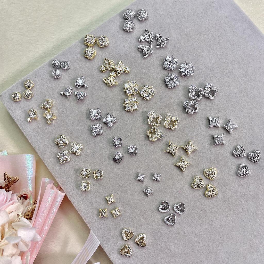 Luxurious Zircon Four-Leaf Clover Nail Art: White K Gold Heart Accessories