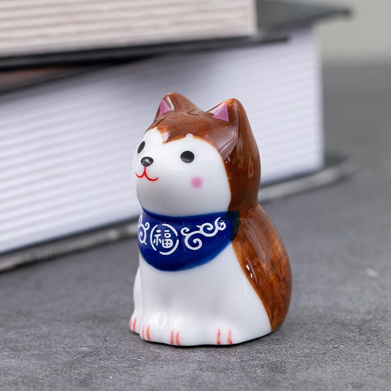 Set med 3 st Keramiska Akita Miniatyrer Skrivbordsdekoration Valpfigur Liten Hundprydnad Porslin Samlarobjekt Dekor Gåva