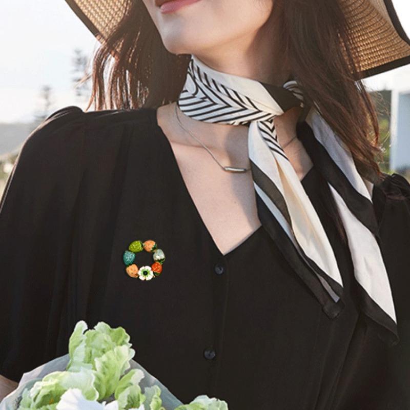 Strawberry Ring Brooch for Women, High-end and Exquisite, Anti-glare Brooch Design Sense