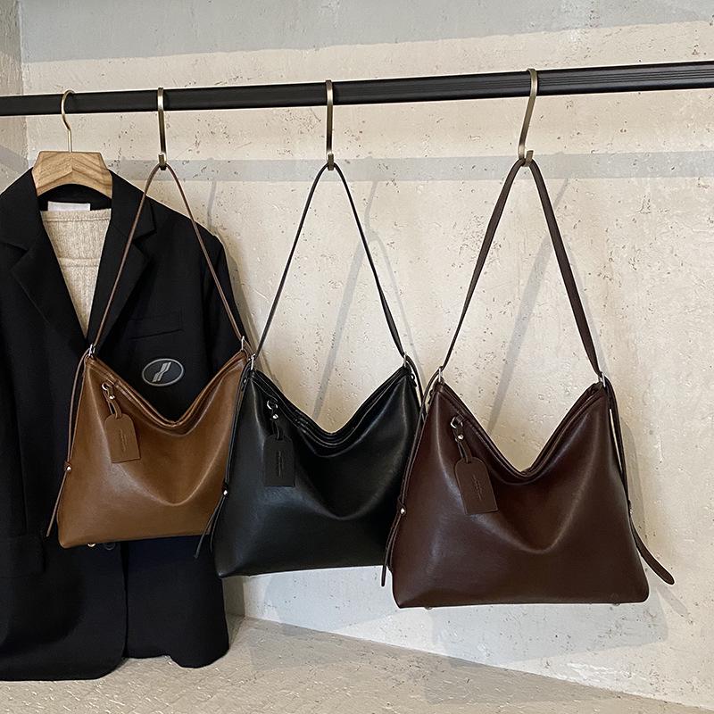 2025 Autumn/Winter Women's Versatile Large-Capacity Shoulder Bag - Niche Commuter Style
