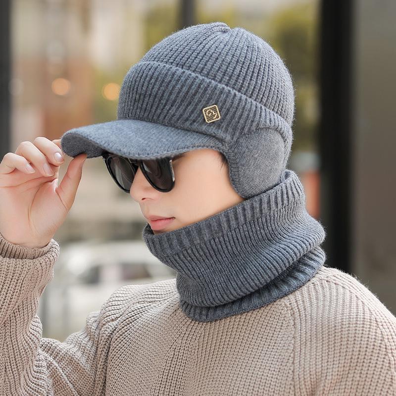 Men's Warm Knit Metal Label Duckbill Hat for Autumn/Winter - Windproof Design for Cycling and Outdoor Activities