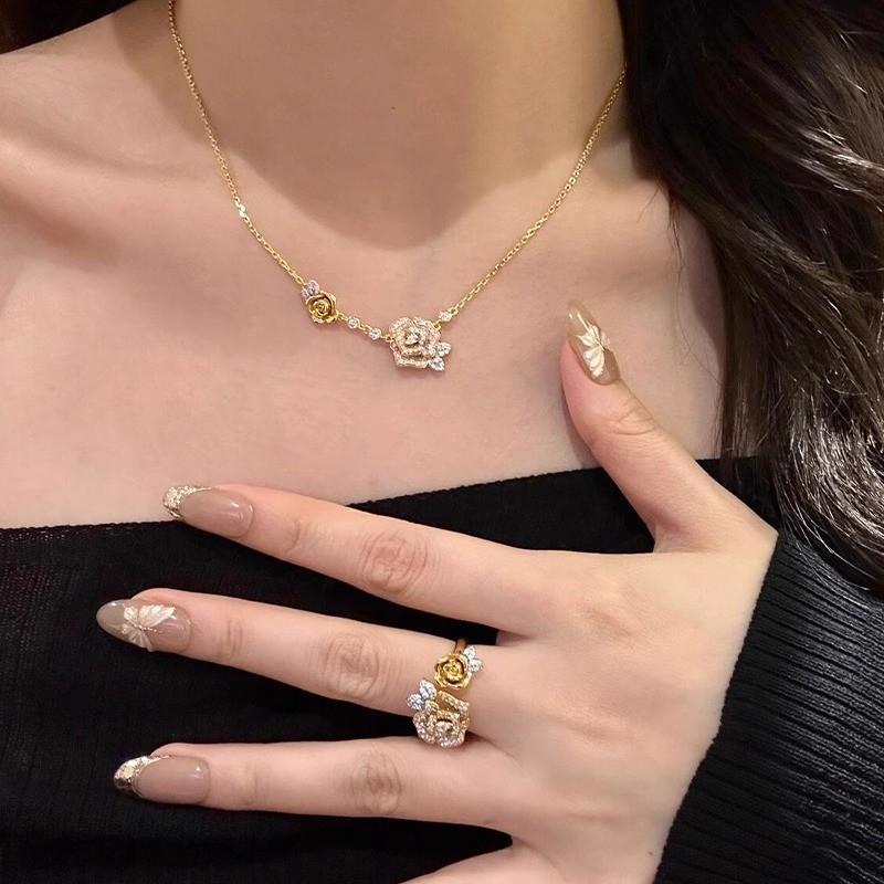 Elegant Floral Necklace For Women Featuring Luxurious Double Flower Design