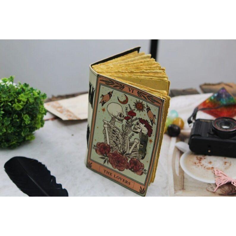 Buch der Zaubersprüche, gedrucktes Grimoire-Tagebuch, Tarot-Notizbuch der Liebhaber, Spiral-Gothic-Notizbuch, Totenkopf-Liebhaber, antike Tagebücher, Geschenke für Männer oder Frauen